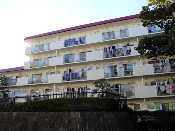 保土ヶ谷ファミールハイツ1号棟の外観