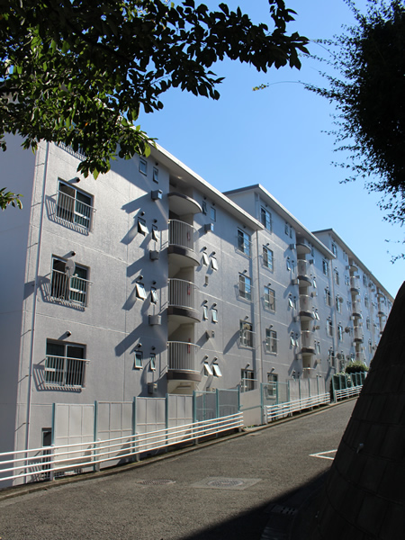 横浜保土ヶ谷ハイツ２号棟の外観