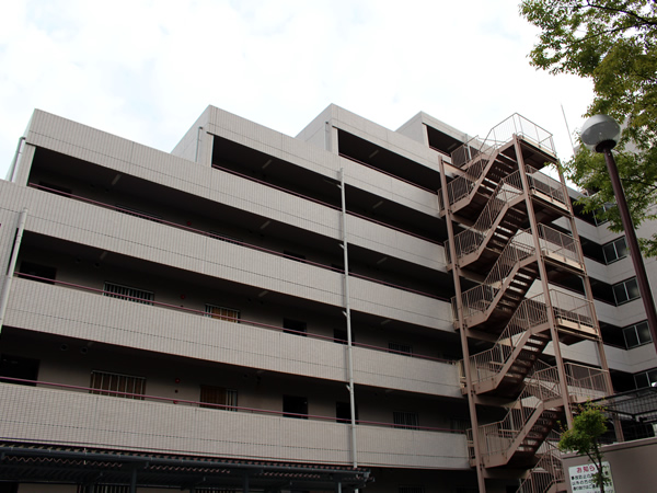 保土ヶ谷パークハイツ3号棟の外観