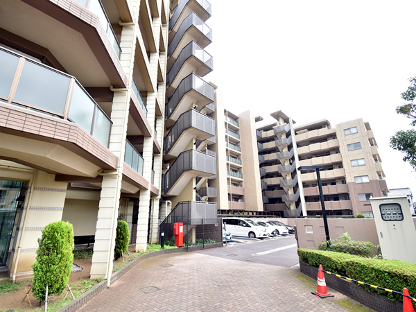 レクセルマンション高根公団の外観