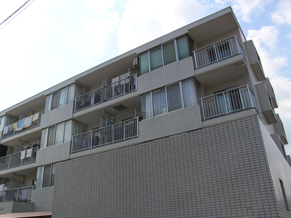 横浜永田町サンハイツの外観