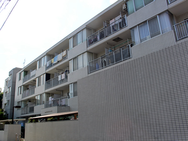 横浜永田町サンハイツの外観