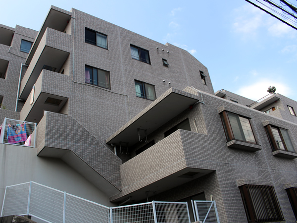 ニックアーバンヒル井土ヶ谷レフトウイングの外観