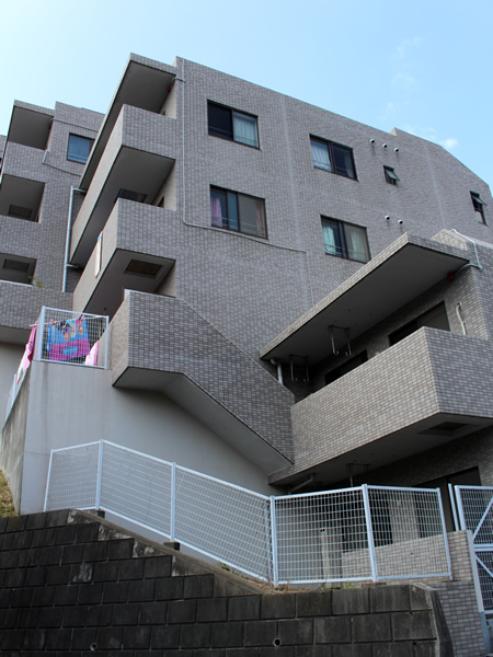 ニックアーバンヒル井土ヶ谷レフトウイングの外観