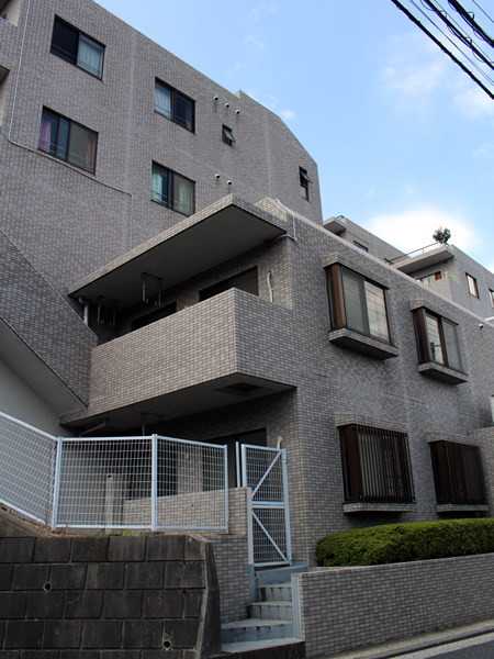 ニックアーバンヒル井土ヶ谷レフトウイングの外観