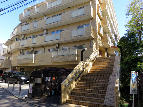 サンビューハイツ市ヶ尾の外観