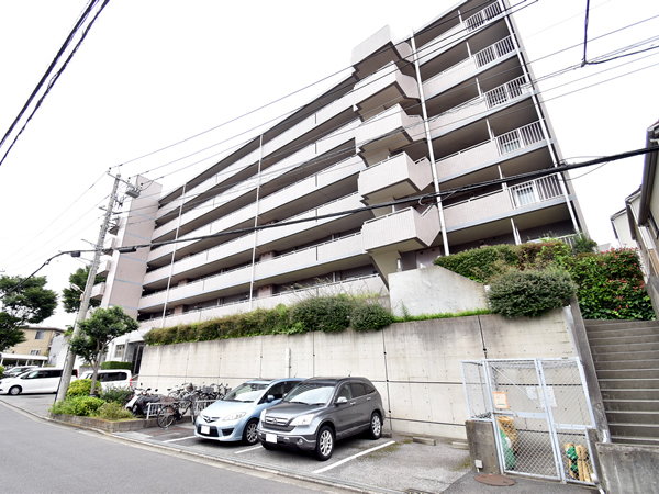 ペルル薬園台の外観