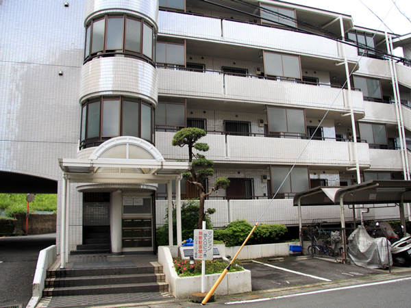 コルネージュ宮前の外観