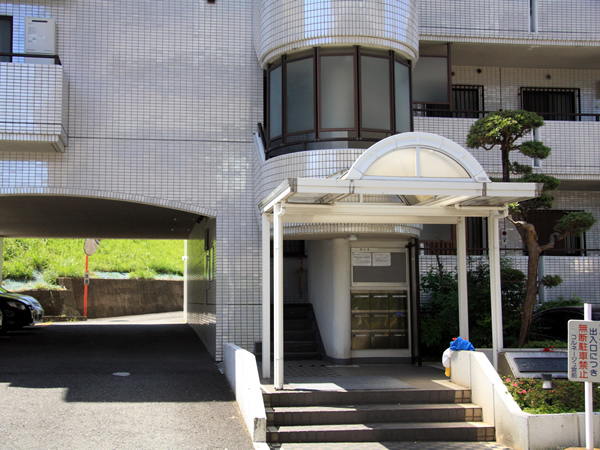 コルネージュ宮前の外観