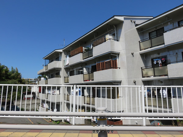 コルネージュ宮前の外観