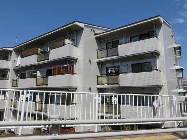 コルネージュ宮前の外観