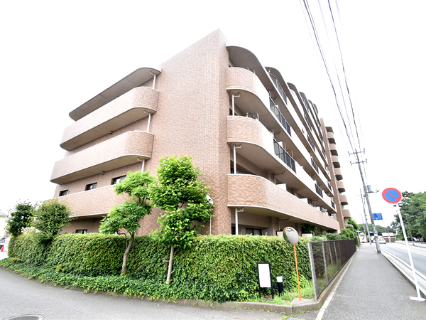 ネオハイツ船橋薬円台公園の外観