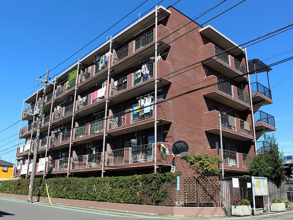 フローレンスパレス久地の外観