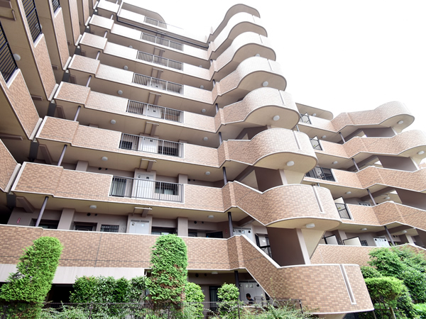 ネオハイツ船橋薬円台公園の外観