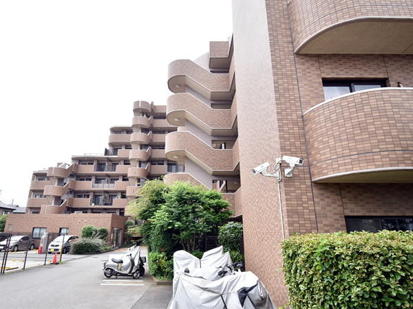 ネオハイツ船橋薬円台公園の外観