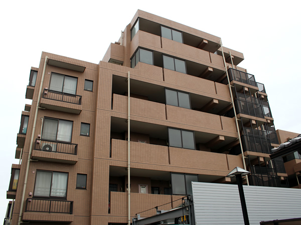 ナイスアーバン井土ヶ谷フラッツの外観