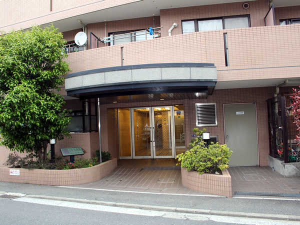 ナイスアーバン井土ヶ谷フラッツの外観