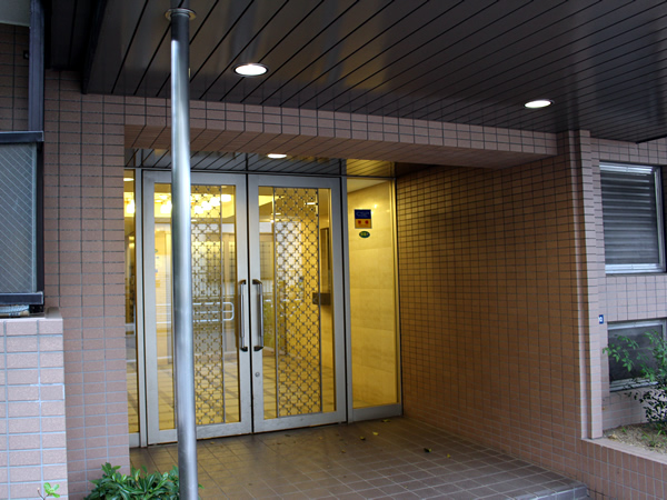 ナイスアーバン井土ヶ谷フラッツの外観