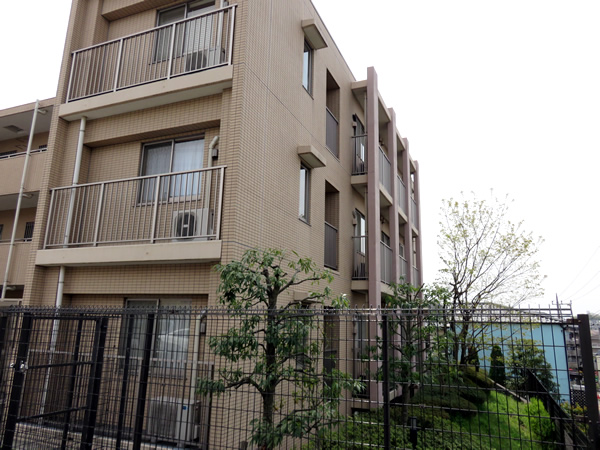 リビオあざみ野ブライティアＣ棟（ミッドコート）の外観