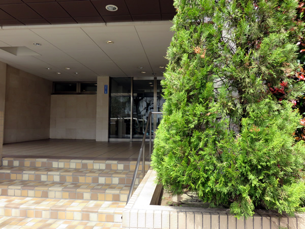 リビオあざみ野ブライティアＣ棟（ミッドコート）の外観