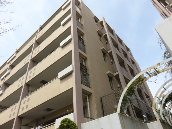 あざみ野リーベルＢ棟の外観