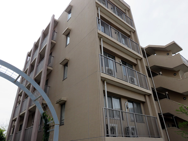 あざみ野リーベルＢ棟の外観