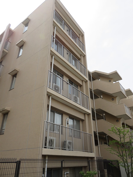 あざみ野リーベルＢ棟の外観