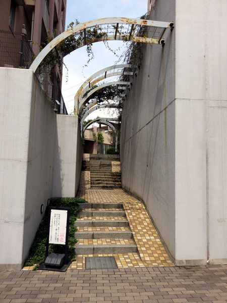 あざみ野リーベルＢ棟の外観