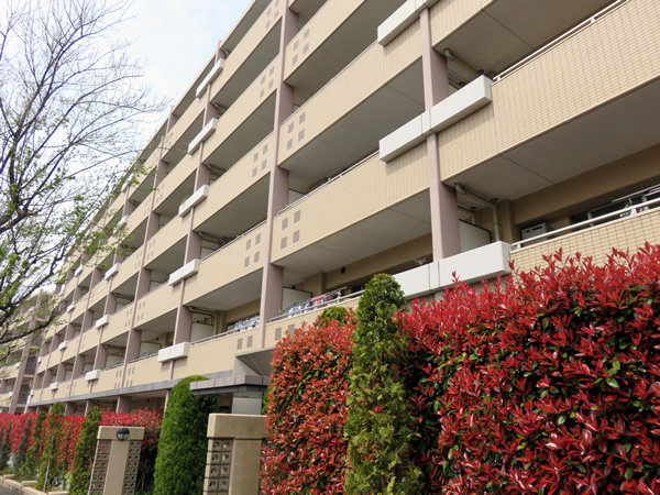 リビオあざみ野ブライティアＡ棟（フロントコート）の外観