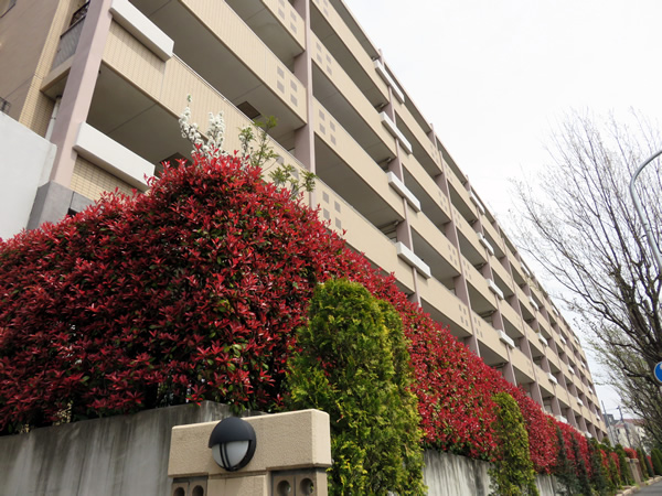 リビオあざみ野ブライティアＡ棟（フロントコート）の外観