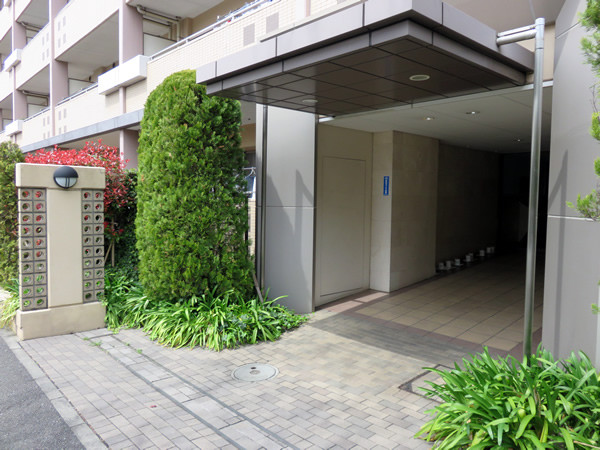 リビオあざみ野ブライティアＡ棟（フロントコート）の外観