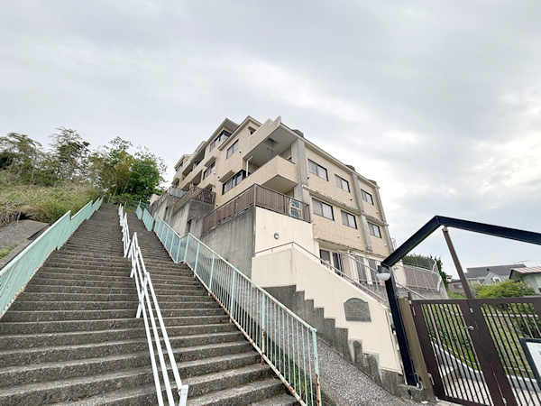 エクセル弘明寺Ｂ棟の外観