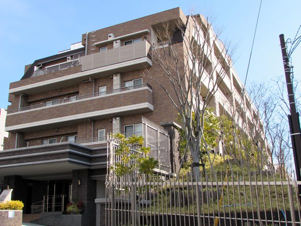 ノブレス新百合ヶ丘フォレストハウスの外観