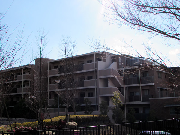 ノブレス新百合ヶ丘フォレストハウスの外観