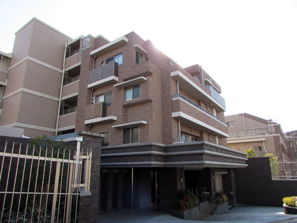 ノブレス新百合ヶ丘フォレストハウスの外観