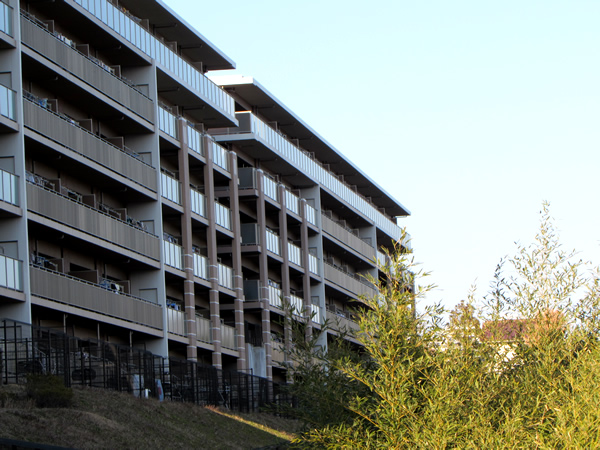 クレヴィア若葉台パークナード六番館の外観