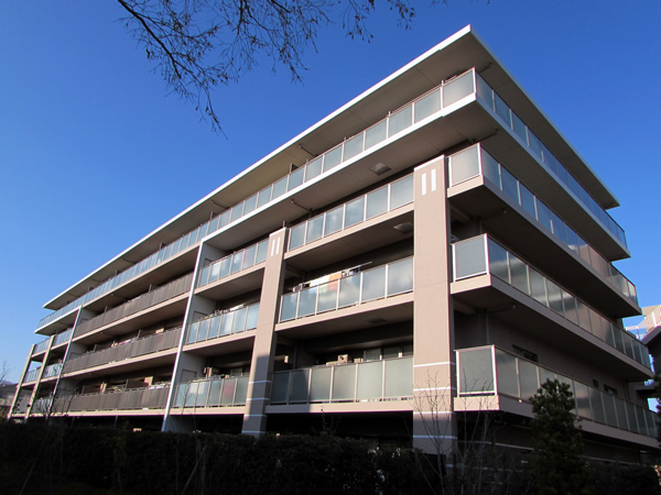 クレヴィア若葉台パークナード三番館の外観