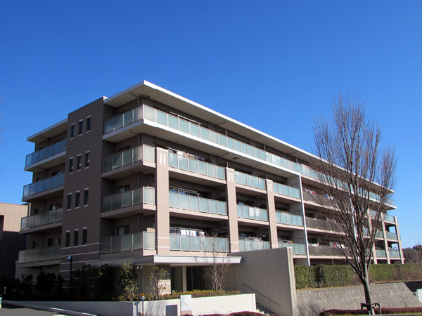 クレヴィア若葉台パークナード二番館の外観