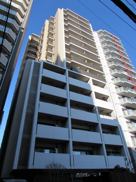 イニシア府中の外観