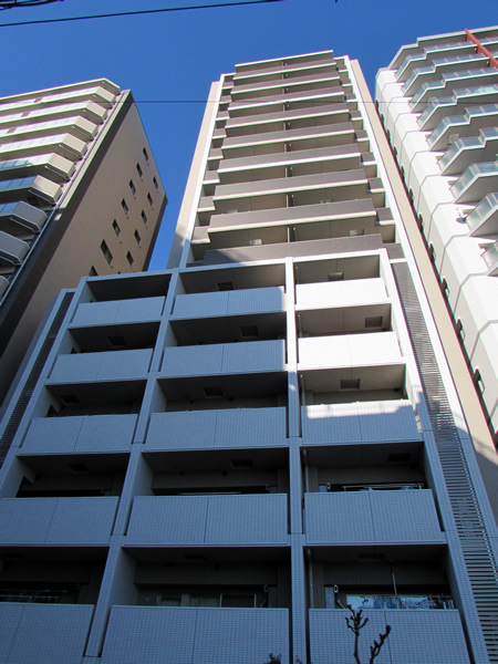 イニシア府中の外観