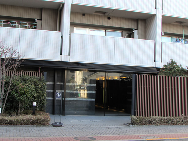 イニシア府中の外観