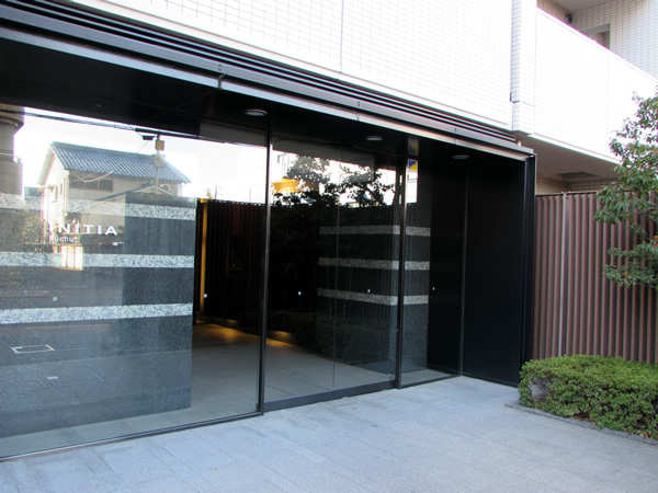 イニシア府中の外観