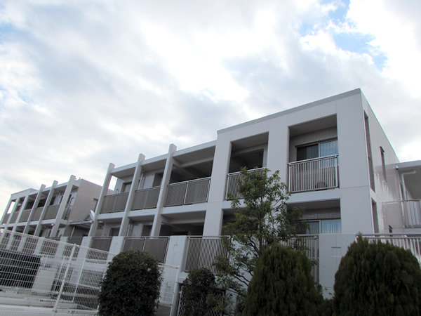 プラウディア五月台の外観