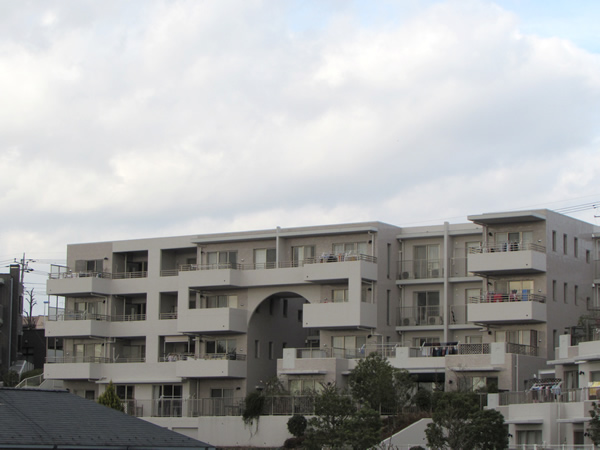 プラウディア五月台の外観