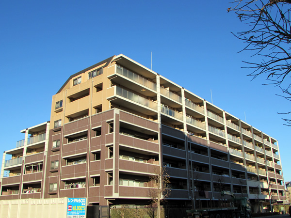 ライオンズグローベル稲城パルティールの外観