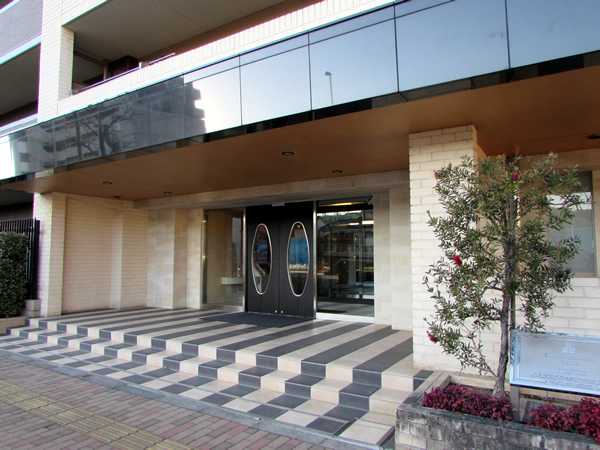 ライオンズグローベル稲城パルティールの外観