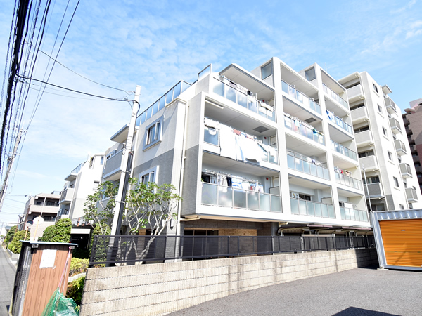 コニファーコート松飛台の外観