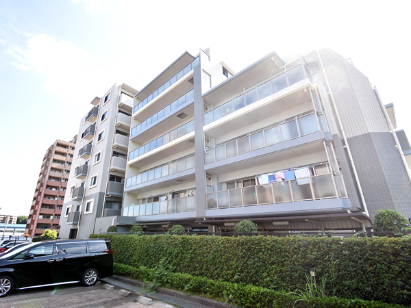 コニファーコート松飛台の外観