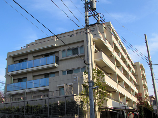 ライオンズ五月台レジデンスの外観