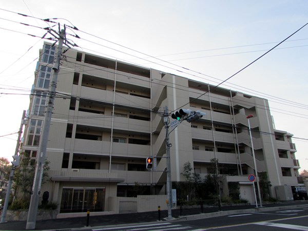 ライオンズ五月台レジデンスの外観